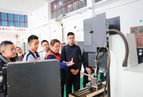 打卡哈工程智慧工厂，建筑市场管理协会许下报国心愿